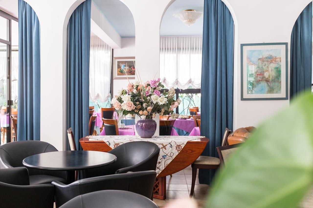 Hotel Barbiani Rimini Exteriér fotografie