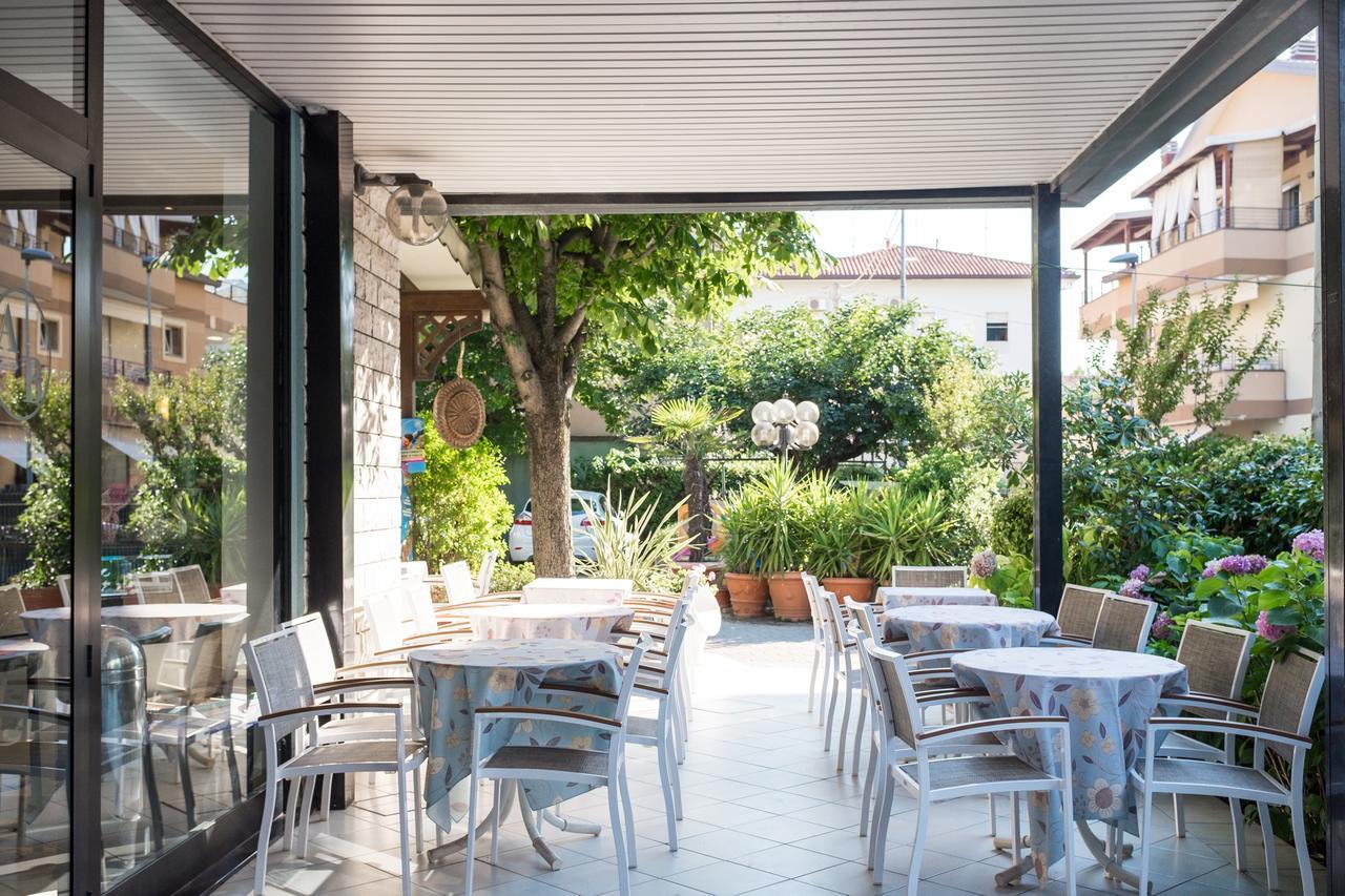 Hotel Barbiani Rimini Exteriér fotografie