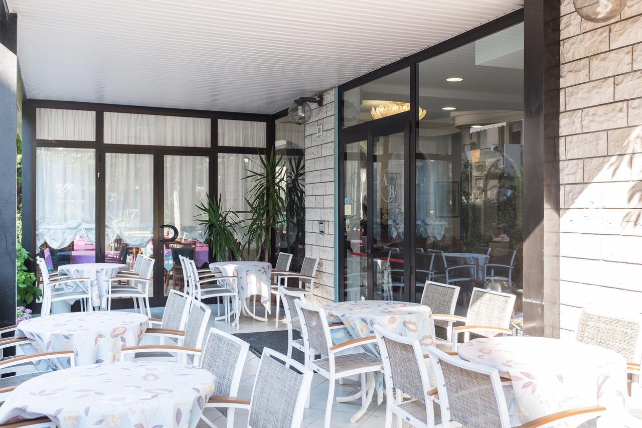 Hotel Barbiani Rimini Exteriér fotografie